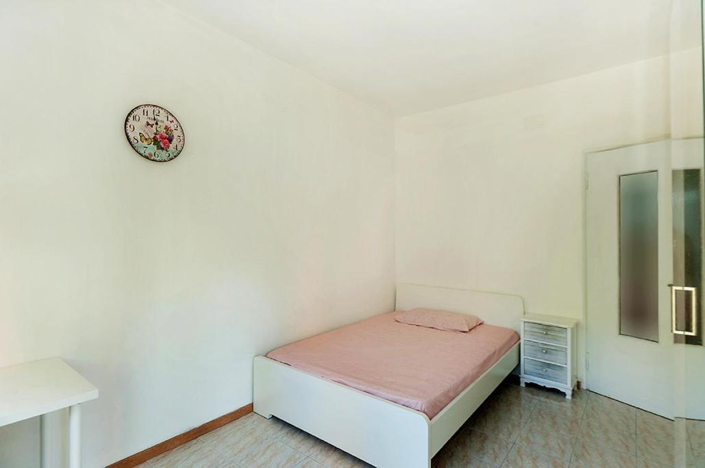 Private Room For Girls Болонья Экстерьер фото