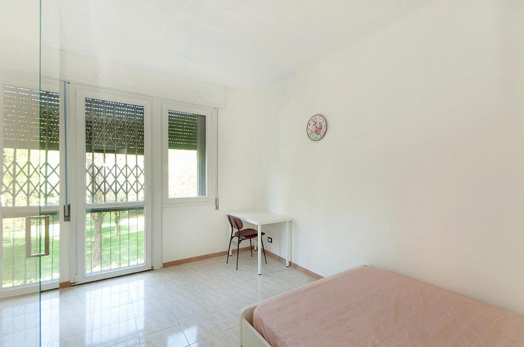 Private Room For Girls Болонья Экстерьер фото